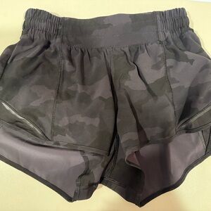 lululemon camo shorts 2.5in